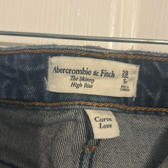 Abercrombie & Fitch Curve Love The skinny high rise Jean, size 6R 28 - Picture 4 of 5